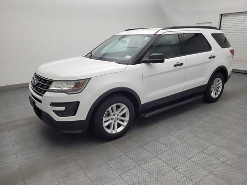 Used 2017 Ford Explorer FWD image 2