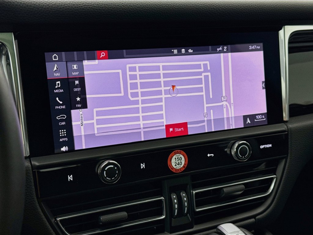 Certified 2025 Porsche Macan AWD/4WD image 19