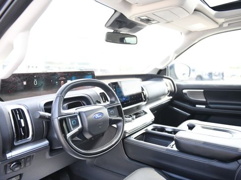Used 2025 Ford Expedition Max Platinum w/ Driver's Package AWD/4WD image 22