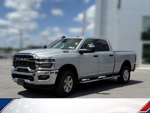 Used 2026 RAM 2500 Big Horn AWD/4WD image 2