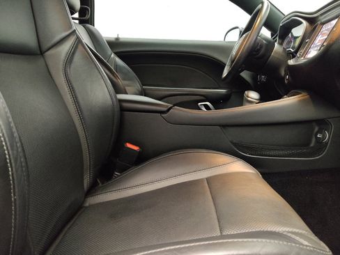 Used 2018 Dodge Challenger SXT Plus RWD image 21