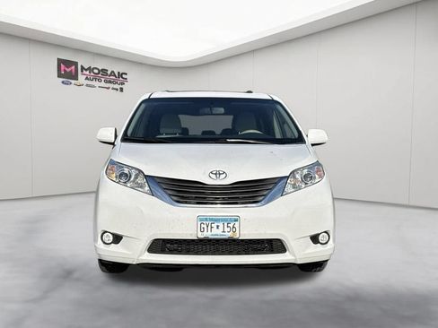 Used 2014 Toyota Sienna XLE FWD image 3