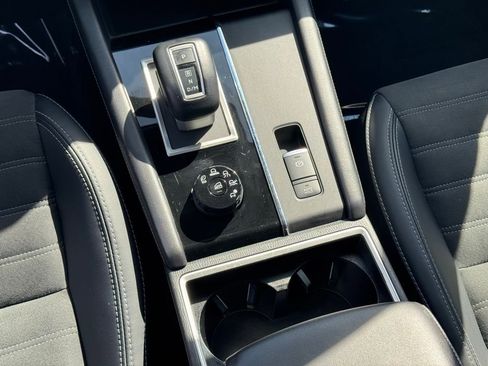 Used 2024 Mitsubishi Outlander SE image 20