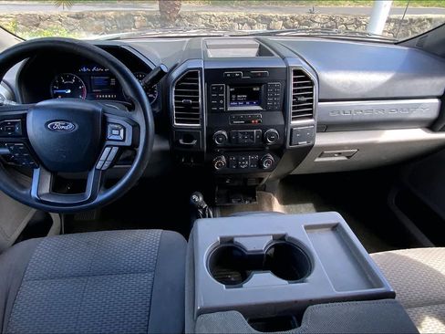 Used 2017 Ford F550 4x4 Regular Cab Super Duty image 10