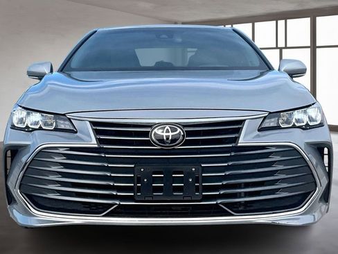 Used 2019 Toyota Avalon XLE image 2
