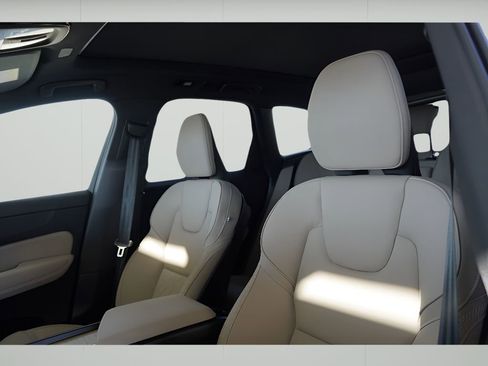 New 2026 Volvo XC60 B5 Plus w/ Protection Package Premier image 18