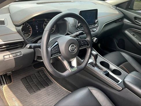 Used 2020 Nissan Altima 2.5 SR w/ Premium Package FWD image 13