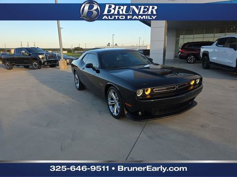 Used 2022 Dodge Challenger R/T image 1