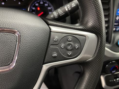 Used 2023 GMC Acadia SLE image 20