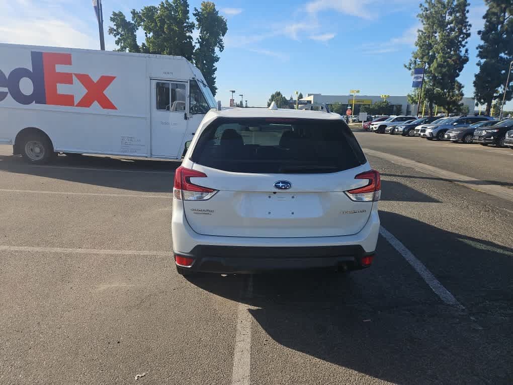 Used 2022 Subaru Forester Premium AWD/4WD image 5