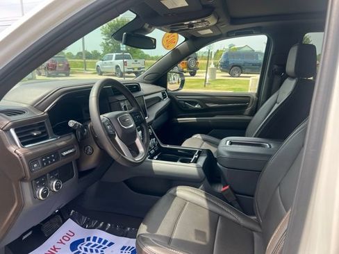 Used 2024 GMC Yukon Denali AWD/4WD image 11