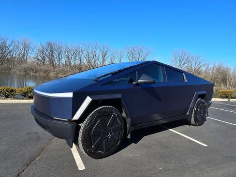 Used 2025 Tesla Cybertruck AWD Crew Cab image 12