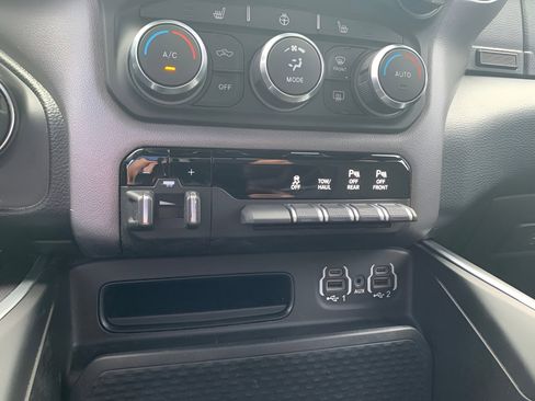 Used 2020 RAM 1500 Big Horn AWD/4WD image 13