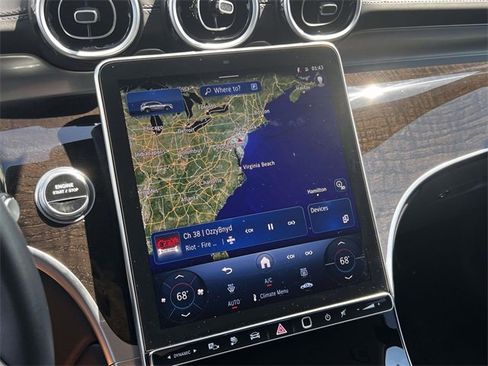 Used 2025 Mercedes-Benz GLC 350e 4MATIC image 27