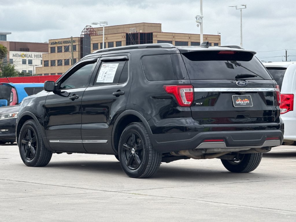 Used 2019 Ford Explorer XLT FWD image 4