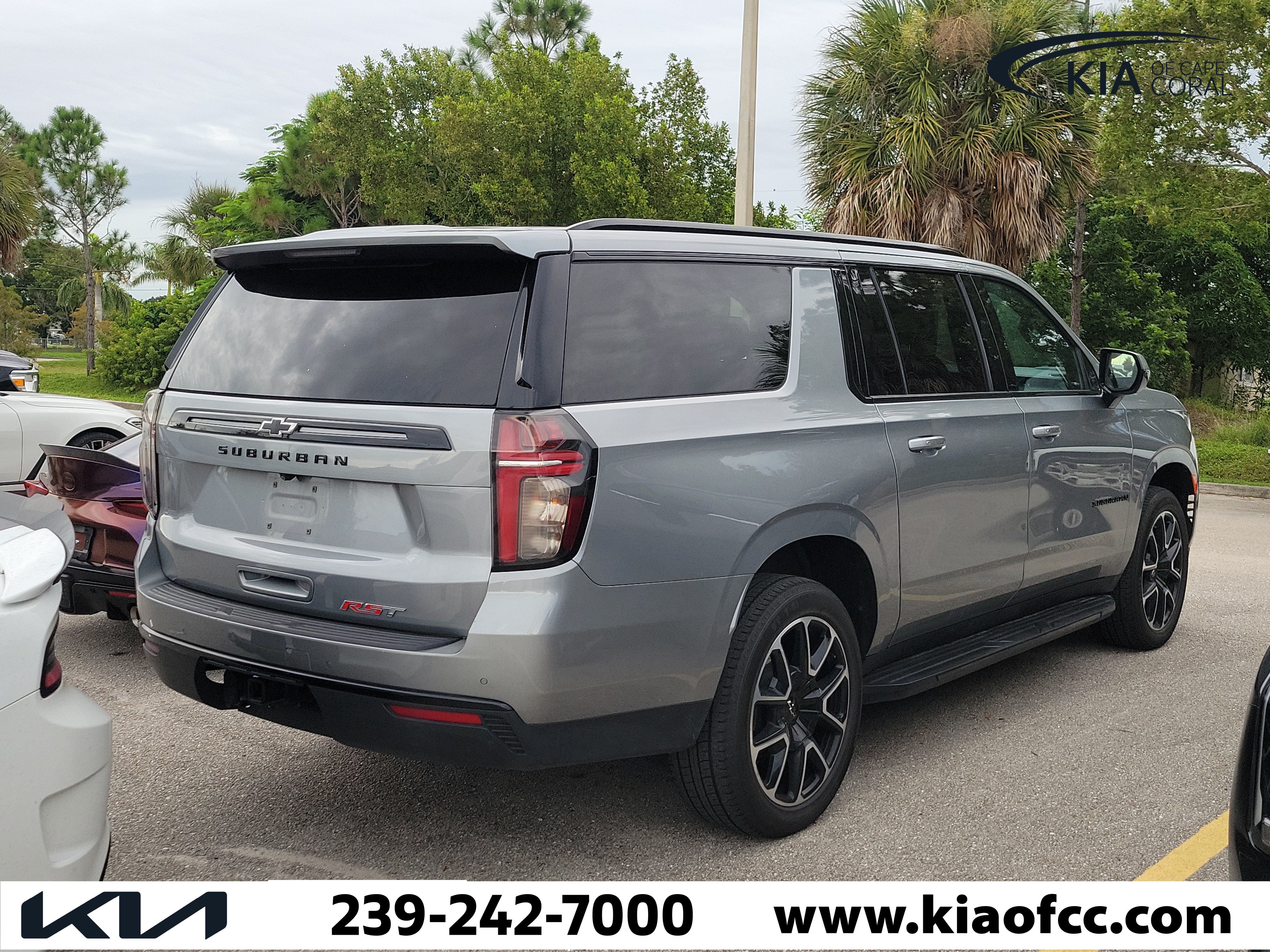 Used 2024 Chevrolet Suburban RST RWD image 5