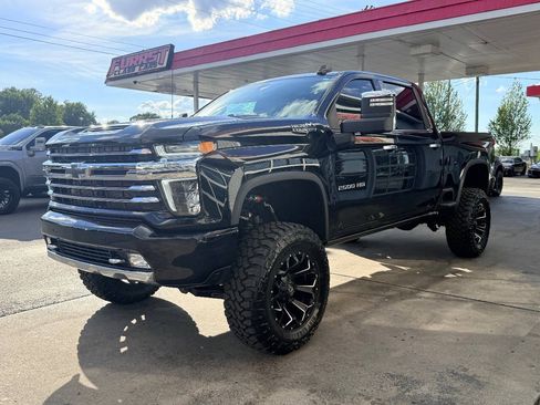 Used 2023 Chevrolet Silverado 2500 High Country w/ Z71 Off-Road Package AWD/4WD image 7