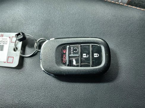 Certified 2025 Honda HR-V Sport image 33