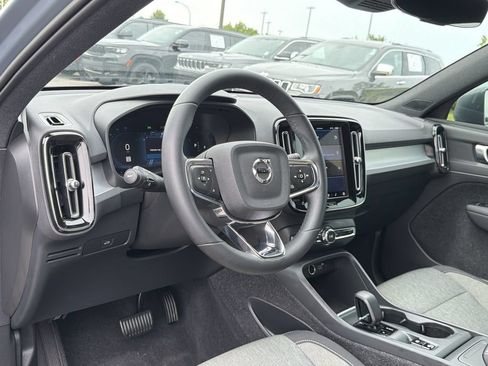 Used 2023 Volvo XC40 B5 Core AWD/4WD image 10