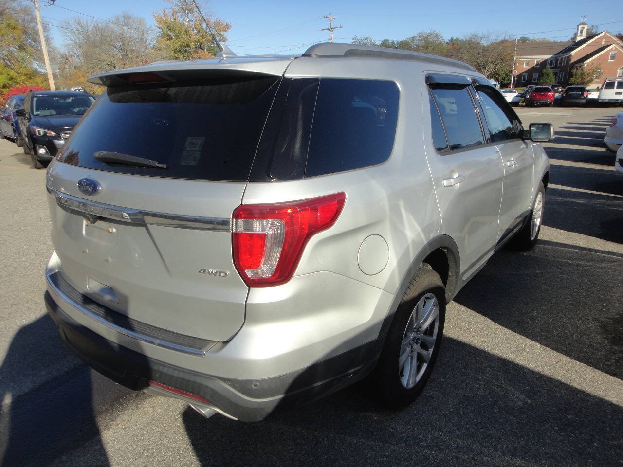 Used 2018 Ford Explorer XLT w/ Equipment Group 202A AWD/4WD image 4