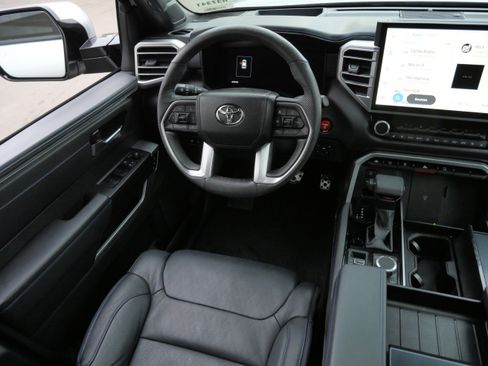 Certified 2025 Toyota Sequoia Platinum image 10