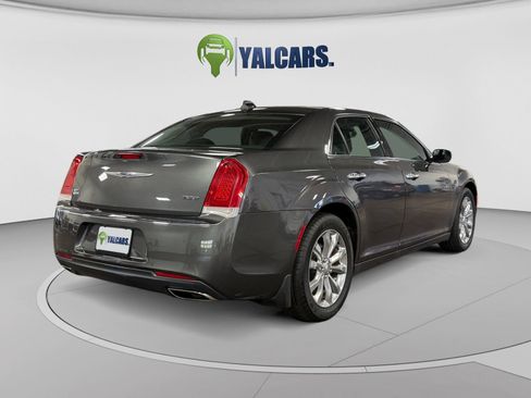 Used 2018 Chrysler 300 Limited AWD/4WD image 5
