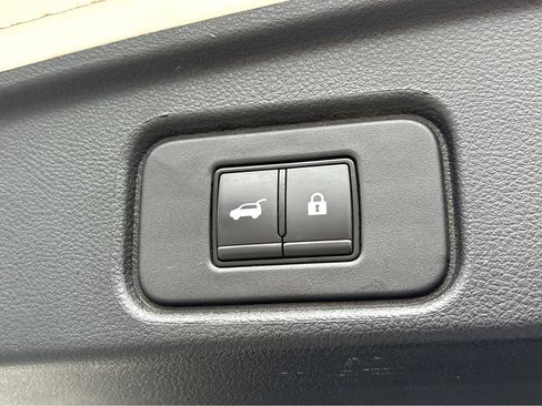 Used 2023 Nissan Pathfinder SL w/ SL Premium Package image 23