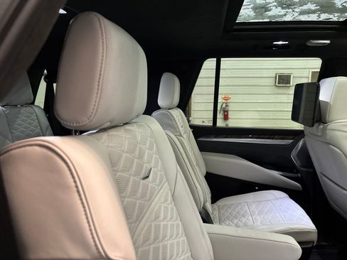 Used 2025 Cadillac Escalade Sport Platinum AWD/4WD image 37