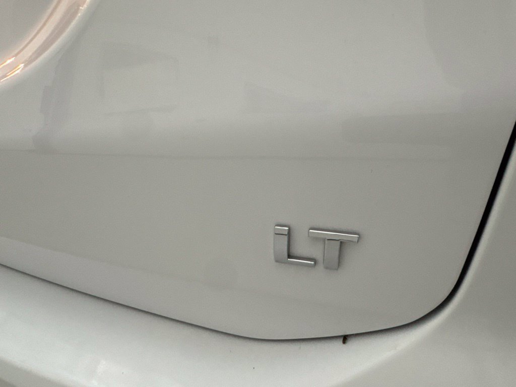 Used 2018 Chevrolet Equinox LT FWD image 11