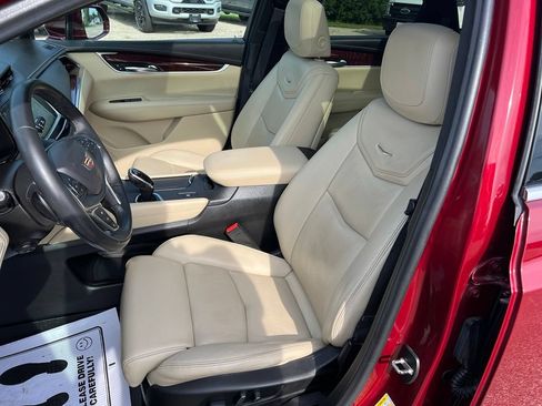 Used 2017 Cadillac XT5 Luxury w/ Driver Awareness Package FWD image 31