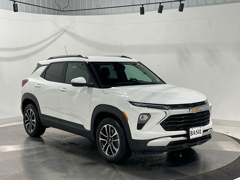 Used 2025 Chevrolet TrailBlazer LT w/ LT Cold Weather Package image 38