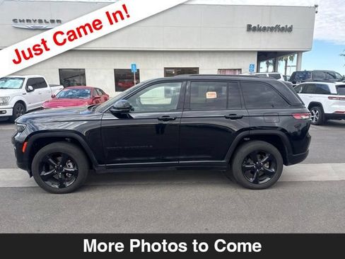 Certified 2023 Jeep Grand Cherokee Altitude AWD/4WD image 2