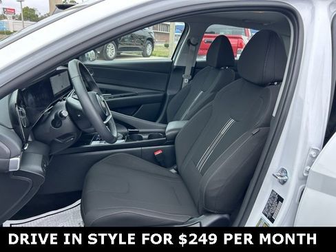 Used 2025 Hyundai Elantra SEL image 14