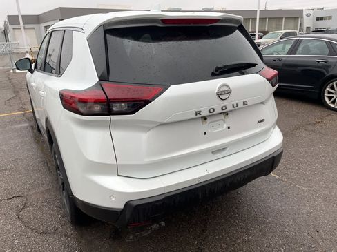 Used 2025 Nissan Rogue SV image 12