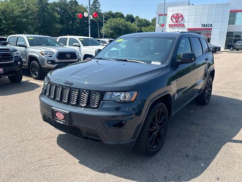Used 2018 Jeep Grand Cherokee Altitude AWD/4WD image 3