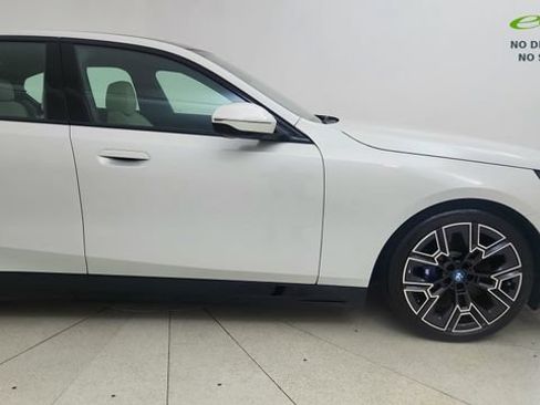 Used 2024 BMW i5 eDrive40i w/ Executive Package RWD image 8
