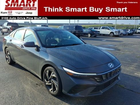 Used 2025 Hyundai Elantra SEL FWD image 1