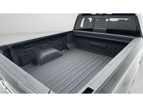 Used 2023 GMC Sierra 1500 AT4 w/ AT4 Premium Package AWD/4WD image 9
