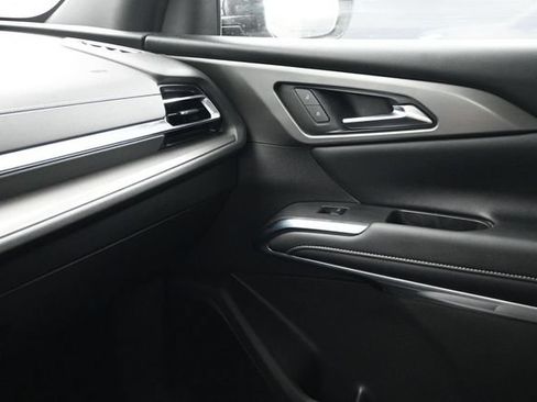 Used 2026 Chevrolet Traverse LT FWD image 12
