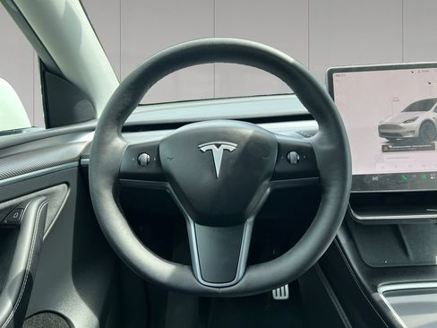 Used 2023 Tesla Model Y Performance AWD/4WD image 13