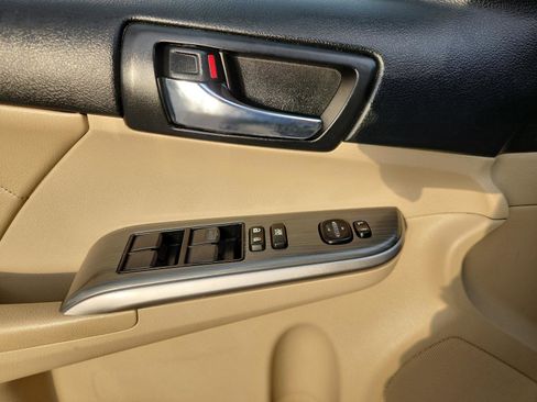 Used 2013 Toyota Camry XLE w/ Leather Pkg FWD image 10