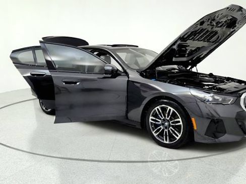 Used 2026 BMW 530i w/ M Sport Package RWD image 11