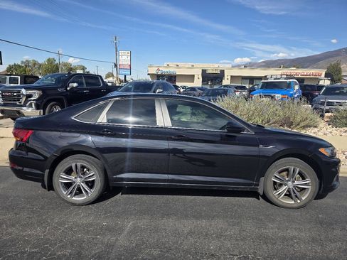 Used 2019 Volkswagen Jetta R-Line image 2