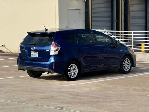 Used 2016 Toyota Prius V Four FWD image 7