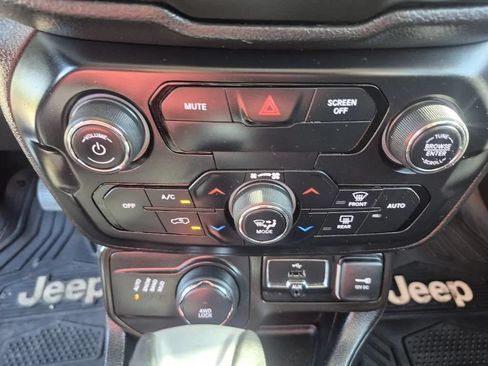 Used 2020 Jeep Renegade Altitude AWD/4WD image 26