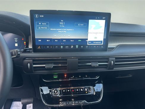 New 2026 Lincoln Corsair Premiere image 14