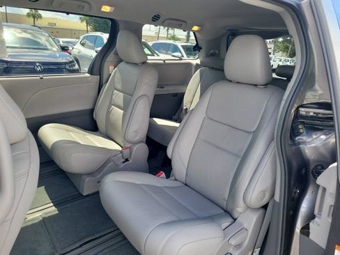Used 2017 Toyota Sienna XLE w/ XLE Navigation Package AWD/4WD image 13