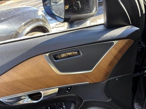 Used 2021 Volvo XC90 T8 Inscription Expression w/ Climate Package image 11