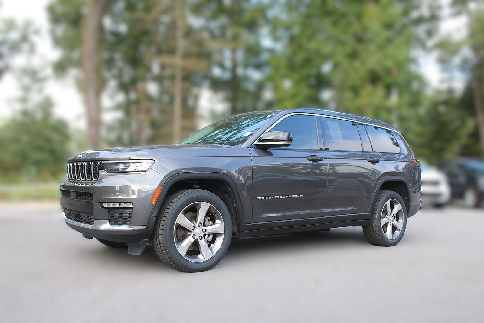 Used 2022 Jeep Grand Cherokee L Limited RWD image 3
