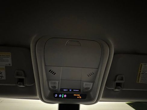 Used 2024 GMC Terrain SLE w/ Driver Convenience Package image 25